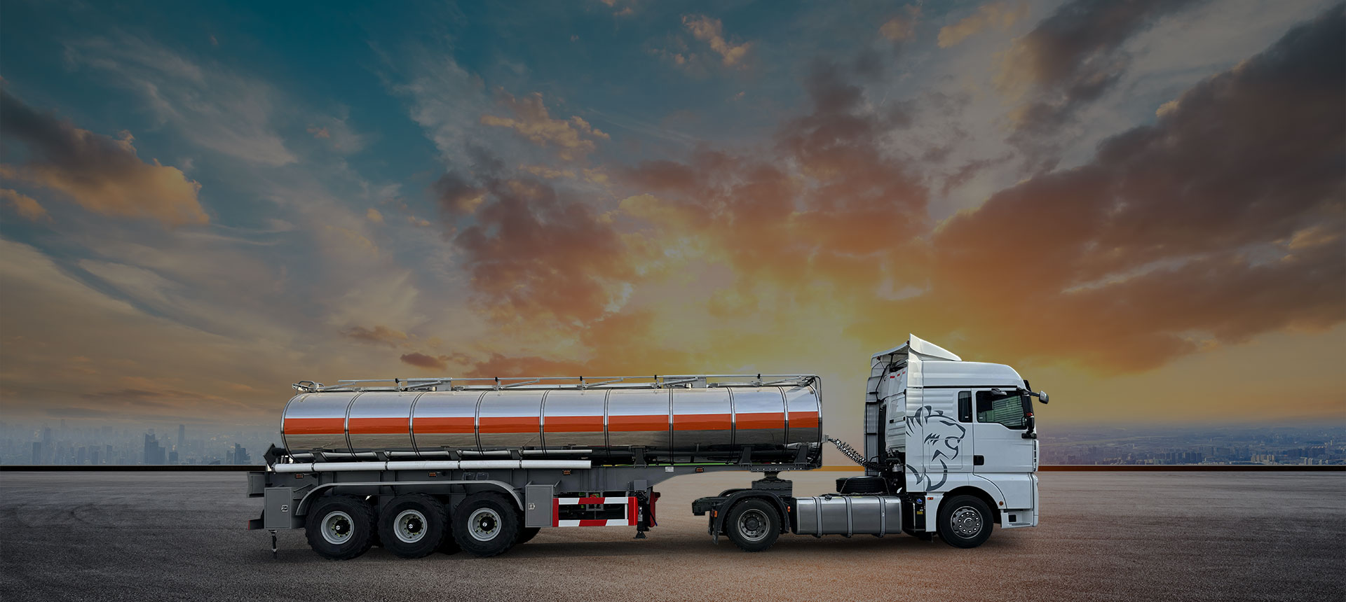 Professional stainless steel fuel tanker trailer by HUAYU for liquid transportation
